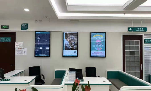 济南广告机--壁挂式网络广告机